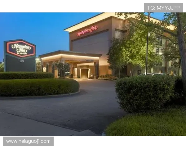 爱德华兹酒店在孟菲斯的糟糕体验房间肮脏床上污渍令人失望